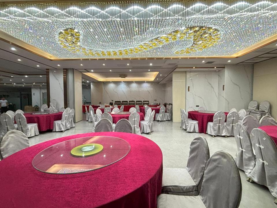 Lido De Paris Hotel Manila Exterior foto